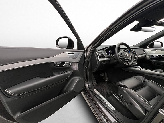 Volvo XC90 11 of 30