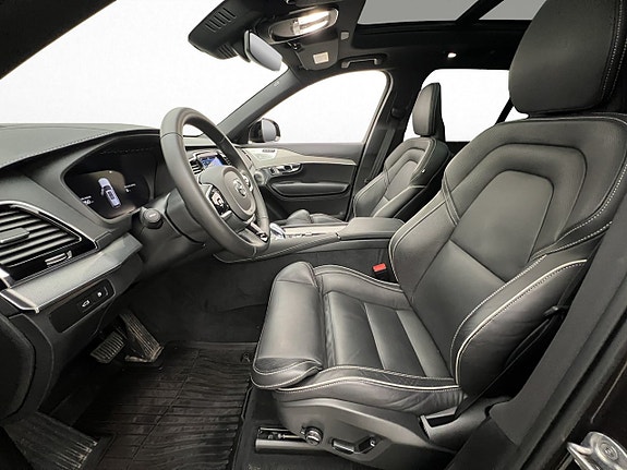 Volvo XC90 12 of 30
