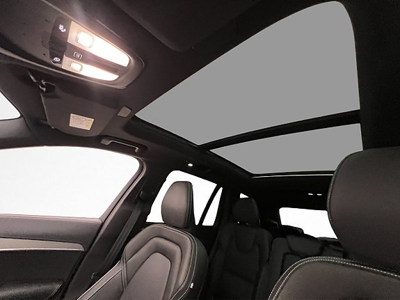 Volvo XC90 13 of 30