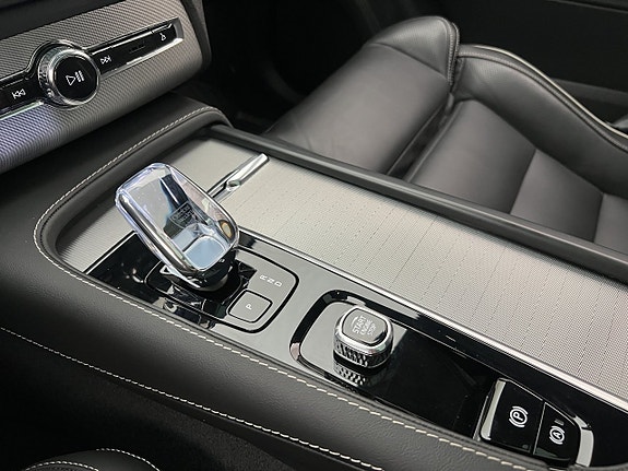 Volvo XC90 30 of 30
