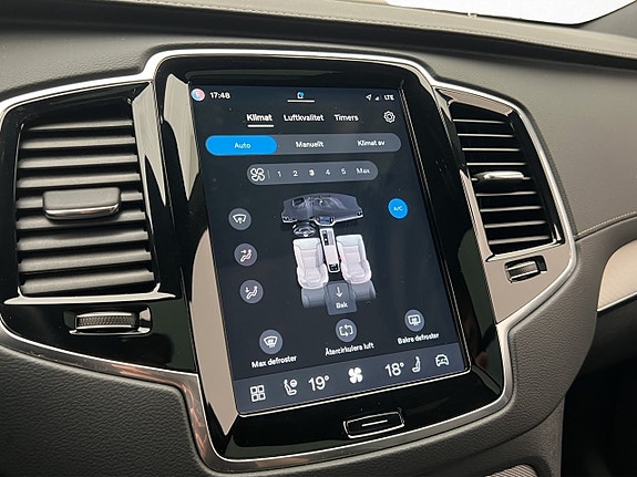 Volvo XC90 28 of 30