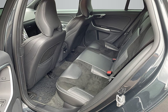 Volvo V60 11 of 16
