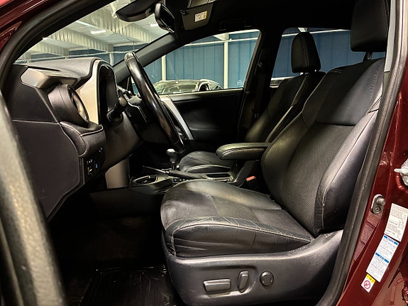 Toyota RAV4 14 of 24