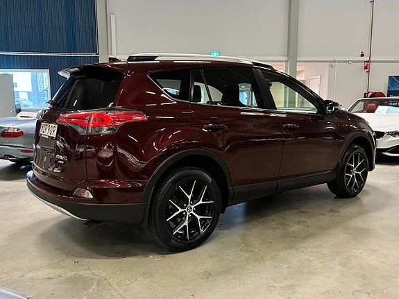 Toyota RAV4 3 of 24