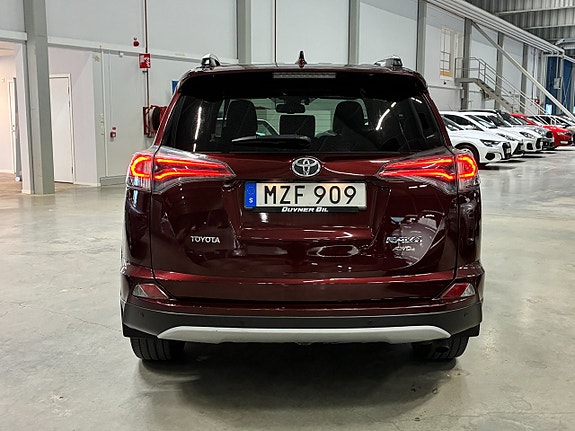 Toyota RAV4 4 of 24