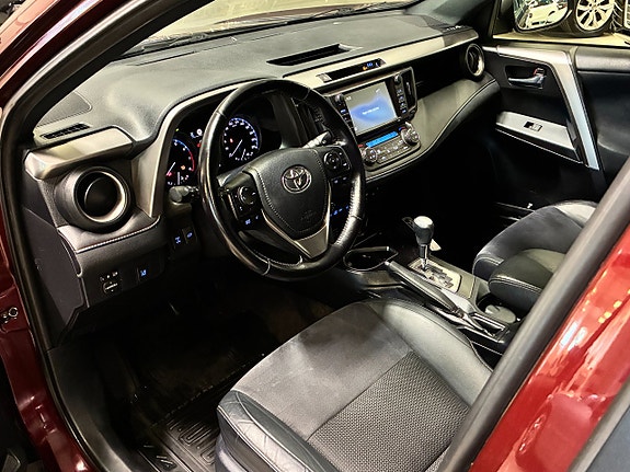Toyota RAV4 15 of 24