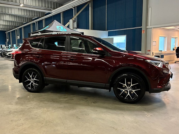 Toyota RAV4 2 of 24