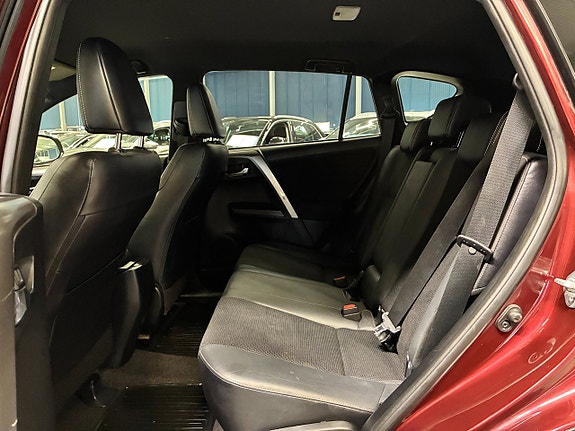 Toyota RAV4 16 of 24