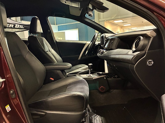 Toyota RAV4 12 of 24