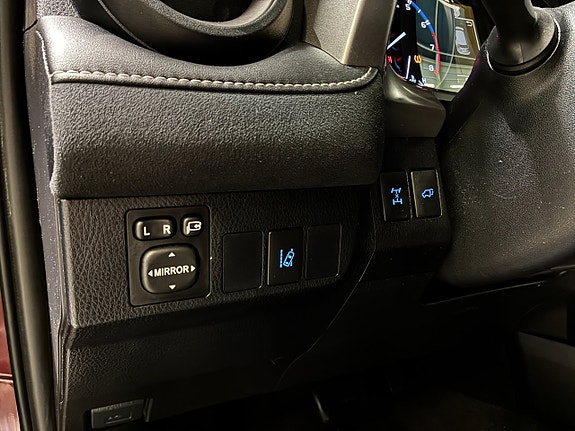 Toyota RAV4 18 of 24