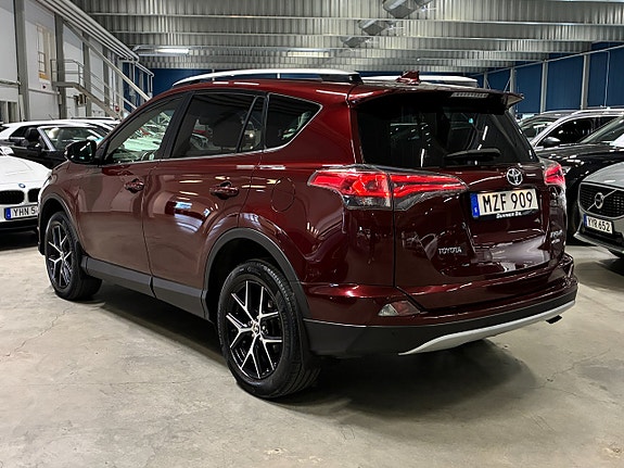 Toyota RAV4 5 of 24