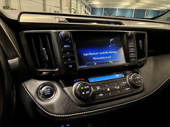 Toyota RAV4 21 of 24