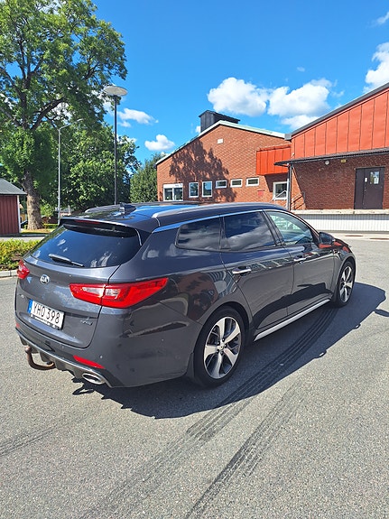 Kia Optima 2 of 12