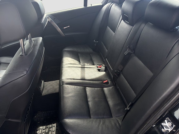 BMW 530i 16 of 18