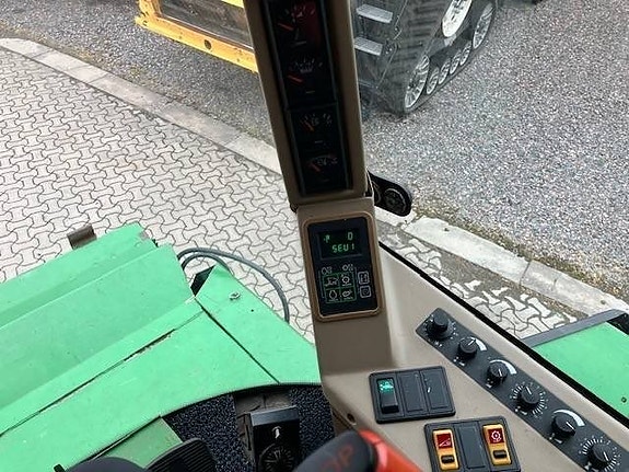 John Deere 2264 7 of 16
