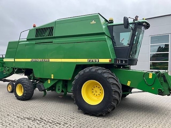 John Deere 2264