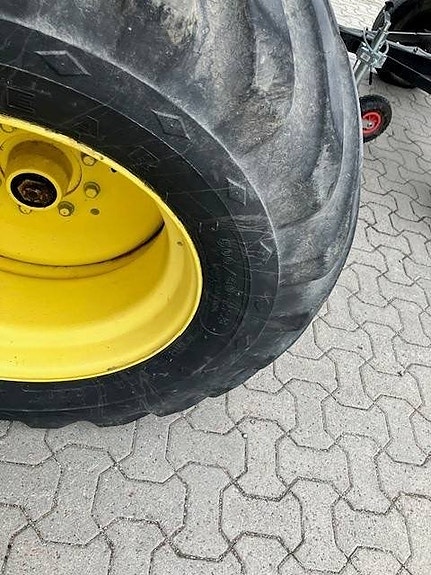 John Deere 2264 13 of 16