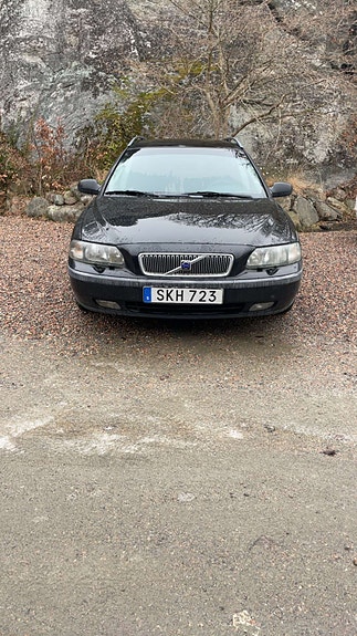 Volvo V70 2 of 4