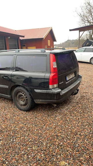 Volvo V70 3 of 4