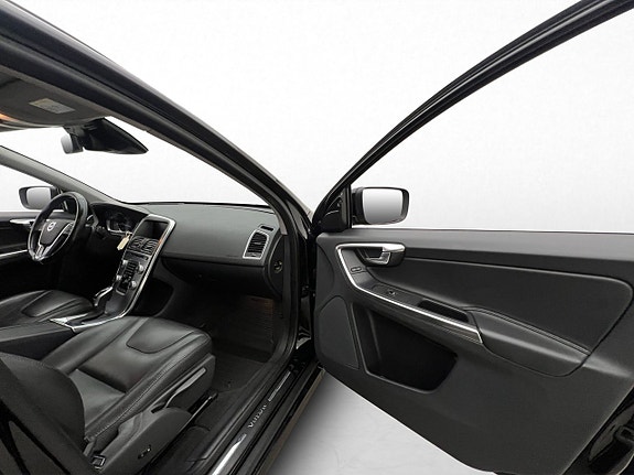 Volvo XC60 17 of 27