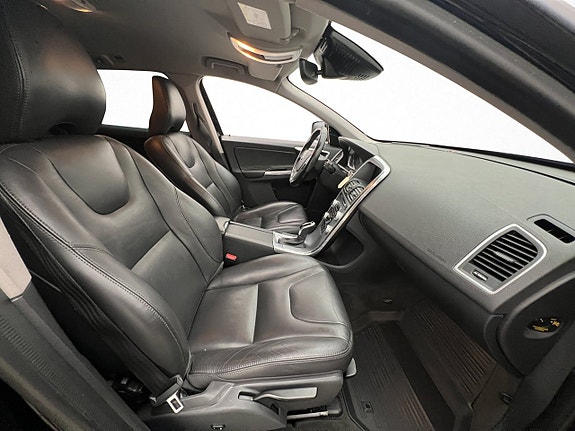 Volvo XC60 16 of 27