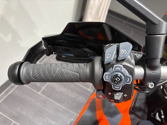 KTM 1290 Super Duke GT/Techpack/Akra/Toppbox 9 of 16