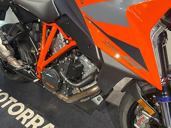 KTM 1290 Super Duke GT/Techpack/Akra/Toppbox 12 of 16