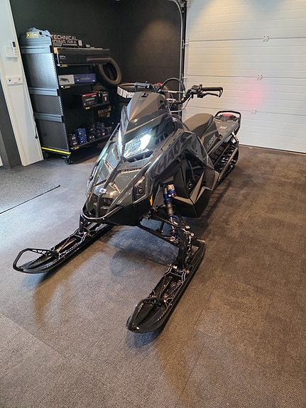 Polaris 9R Rmk Khaos 146" 7S DISPLAY OMG LEV