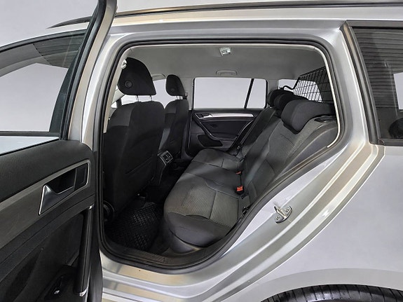 Volkswagen Golf VII 25 of 26