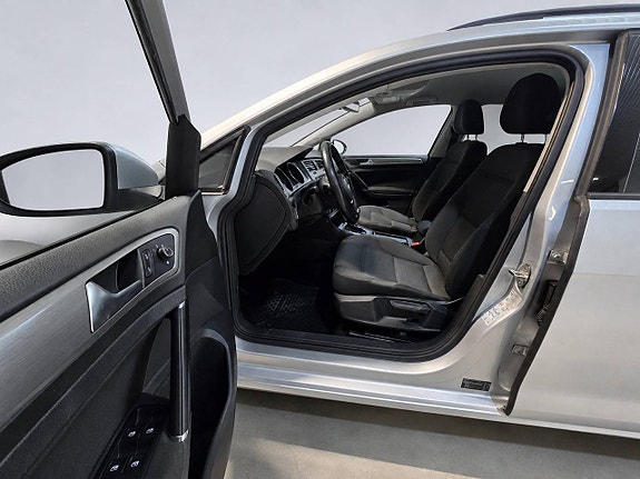 Volkswagen Golf VII 9 of 26