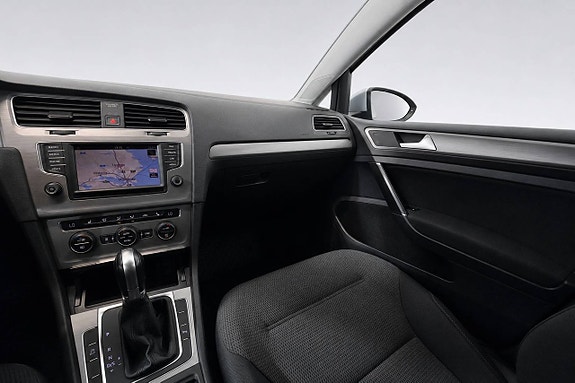 Volkswagen Golf VII 24 of 26
