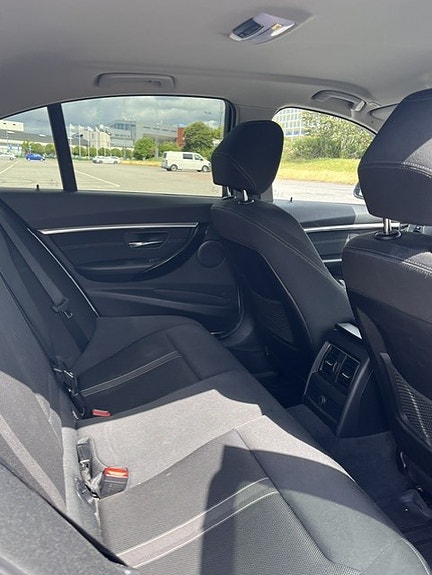 BMW 320d 18 of 30