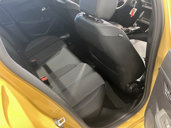 Peugeot 208 12 of 15