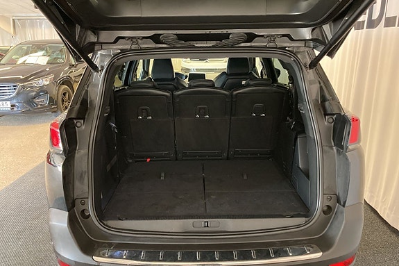 Peugeot 5008 5 of 8