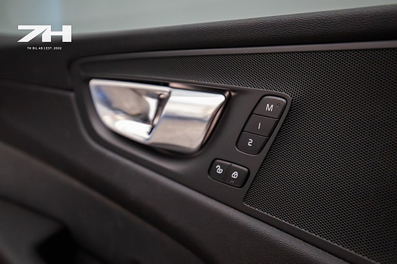Volvo XC60 17 of 22