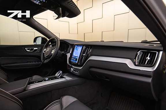 Volvo XC60 14 of 22