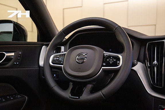 Volvo XC60 10 of 22