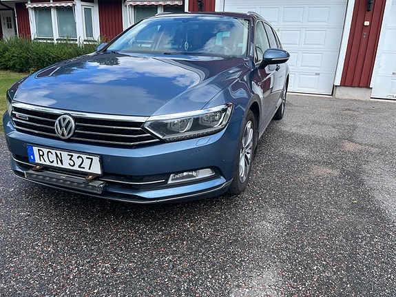 Volkswagen Passat 2 of 7