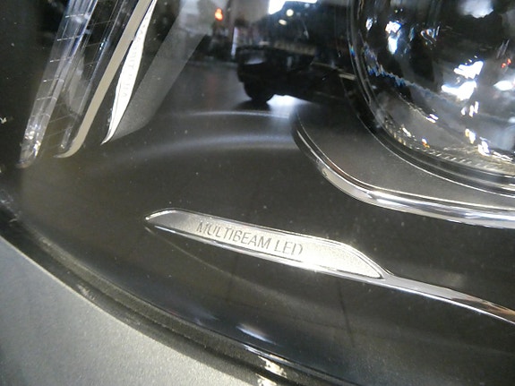 Mercedes-Benz E200 12 of 25