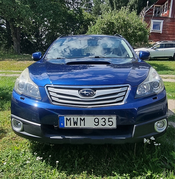 Subaru Outback 2 of 7