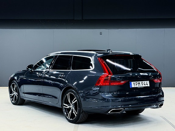 Volvo V90 2 of 28