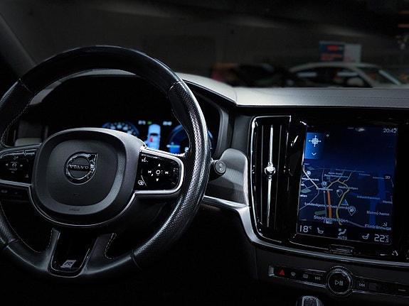 Volvo V90 10 of 28