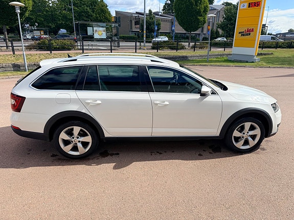 Skoda Octavia Scout 6 of 22