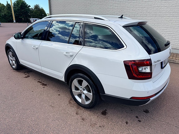 Skoda Octavia Scout 3 of 22
