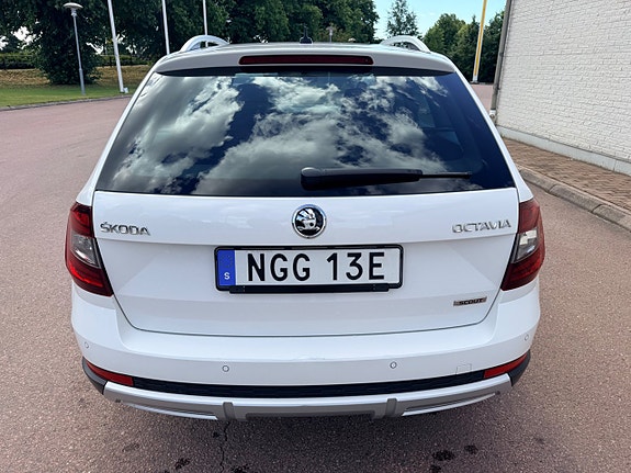 Skoda Octavia Scout 4 of 22