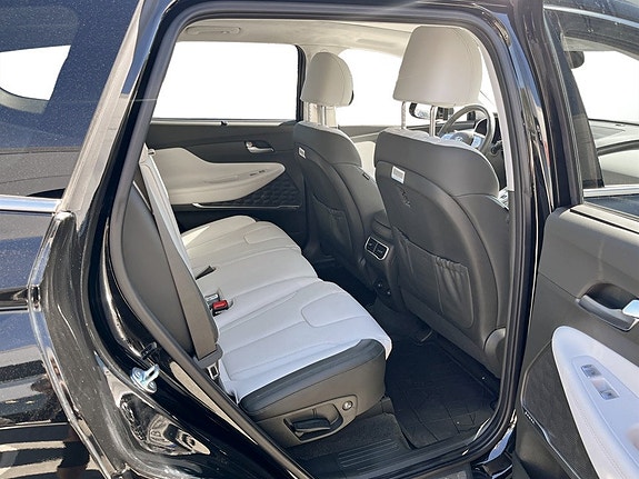 Hyundai Santa Fe 13 of 21
