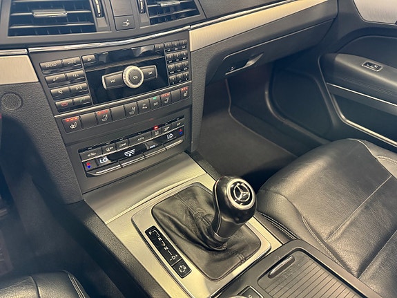 Mercedes-Benz E200 13 of 18
