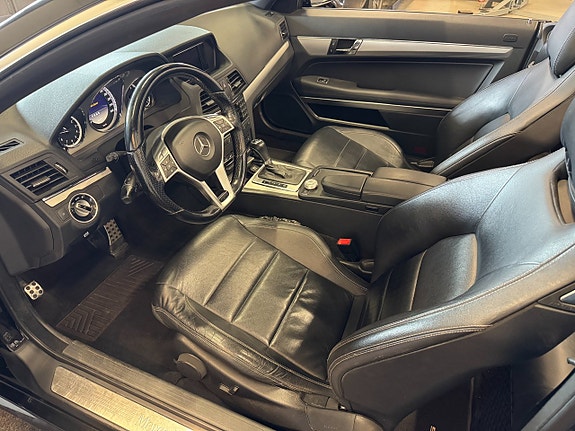 Mercedes-Benz E200 11 of 18