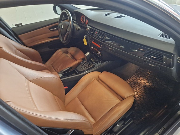 BMW 325i 7 of 19