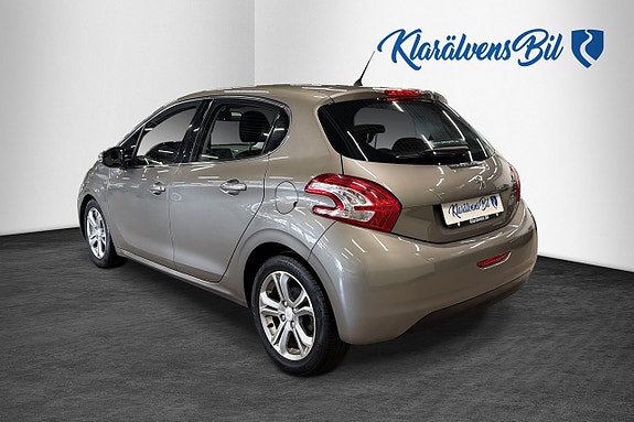 Peugeot 208 3 of 15